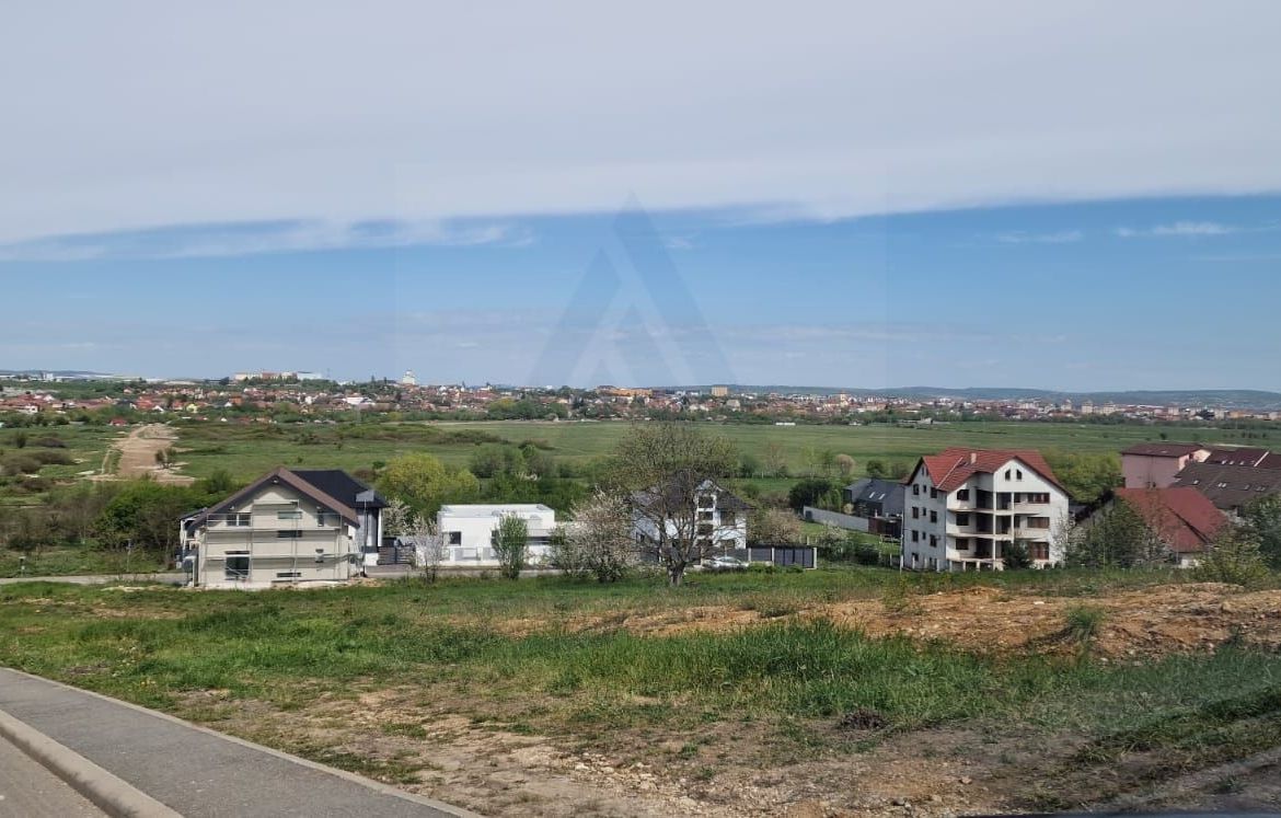 Teren intravilan 517 mp cu utiliati la drum principal in zona Tilisca