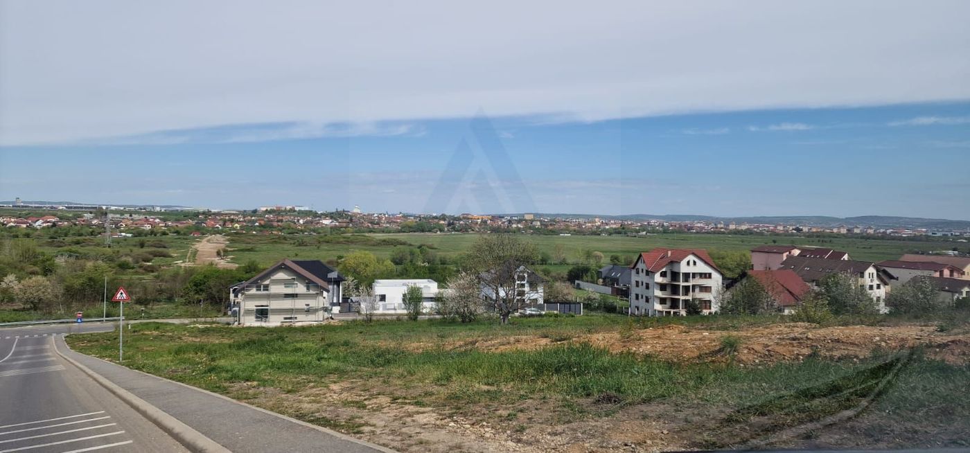 Teren intravilan 517 mp cu utiliati la drum principal in zona Tilisca