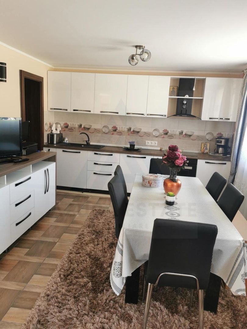 Casa renovata 3 camere teren liber 1250 mp grădină 1400 mp in Colun