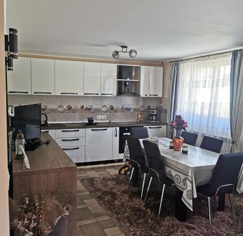 Casa renovata 3 camere teren liber 1250 mp grădină 1400 mp in Colun