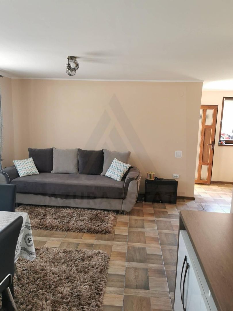 Casa renovata 3 camere teren liber 1250 mp grădină 1400 mp in Colun
