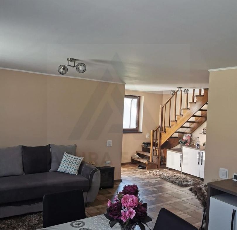 Casa renovata 3 camere teren liber 1250 mp grădină 1400 mp in Colun