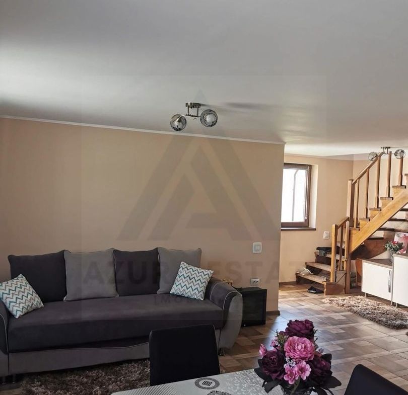 Casa renovata 3 camere teren liber 1250 mp grădină 1400 mp in Colun