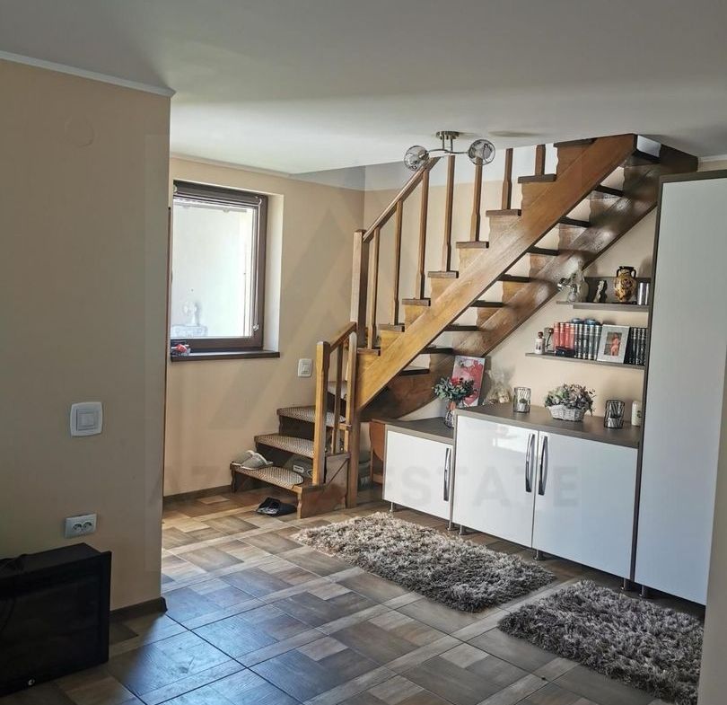 Casa renovata 3 camere teren liber 1250 mp grădină 1400 mp in Colun