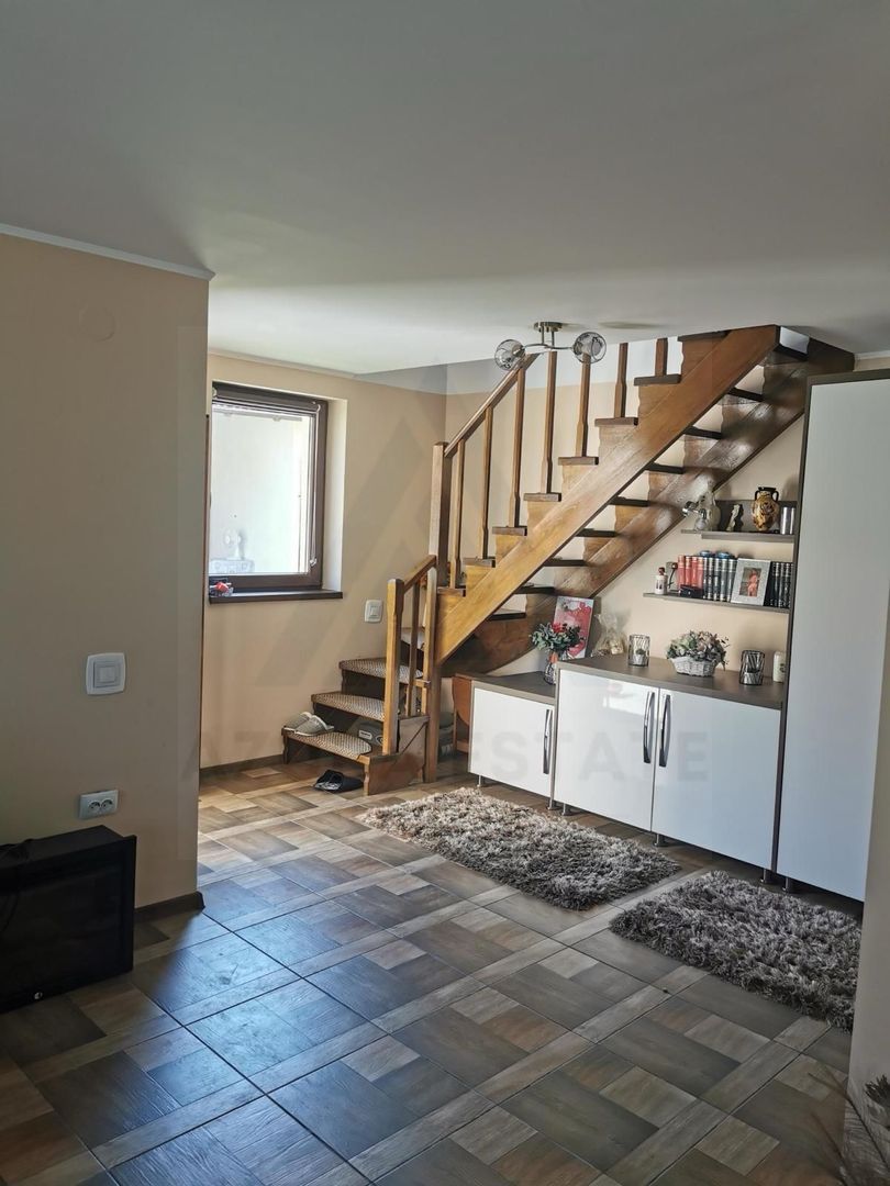 Casa renovata 3 camere teren liber 1250 mp grădină 1400 mp in Colun