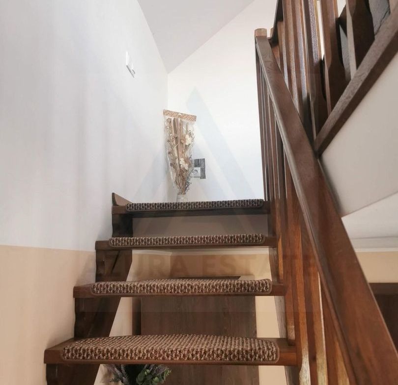 Casa renovata 3 camere teren liber 1250 mp grădină 1400 mp in Colun