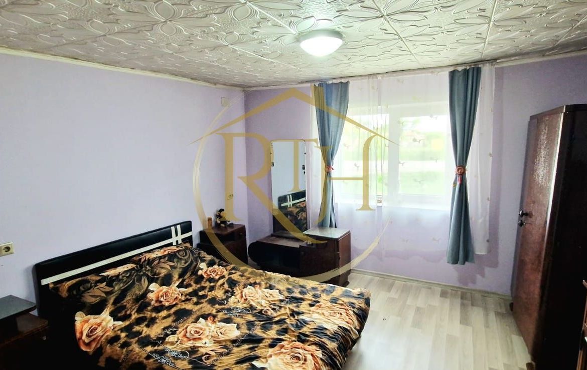 Vand casa recent renovata cu 900 mp curte si gradina in Carpinis