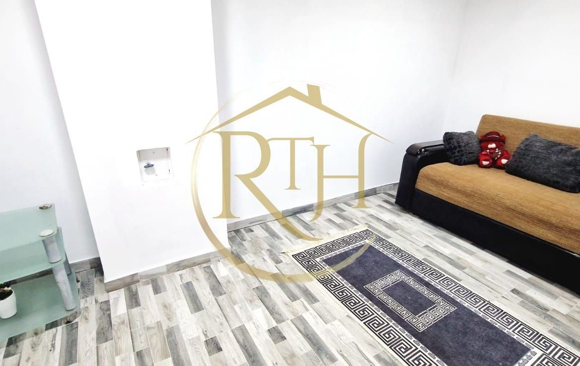Vand casa recent renovata cu 900 mp curte si gradina in Carpinis