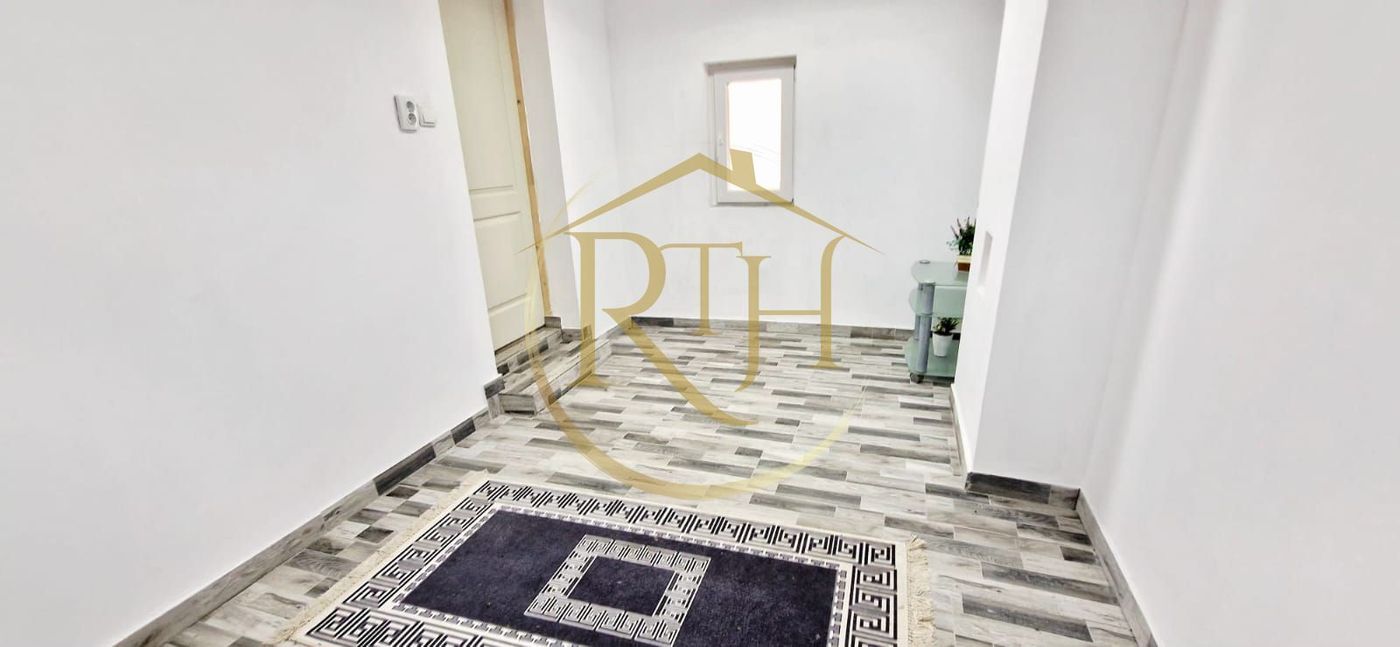 Vand casa recent renovata cu 900 mp curte si gradina in Carpinis