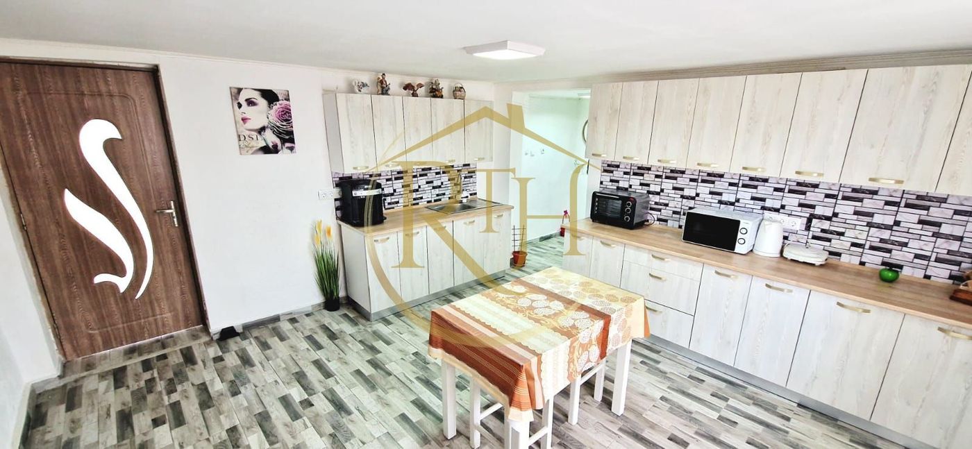 Vand casa recent renovata cu 900 mp curte si gradina in Carpinis