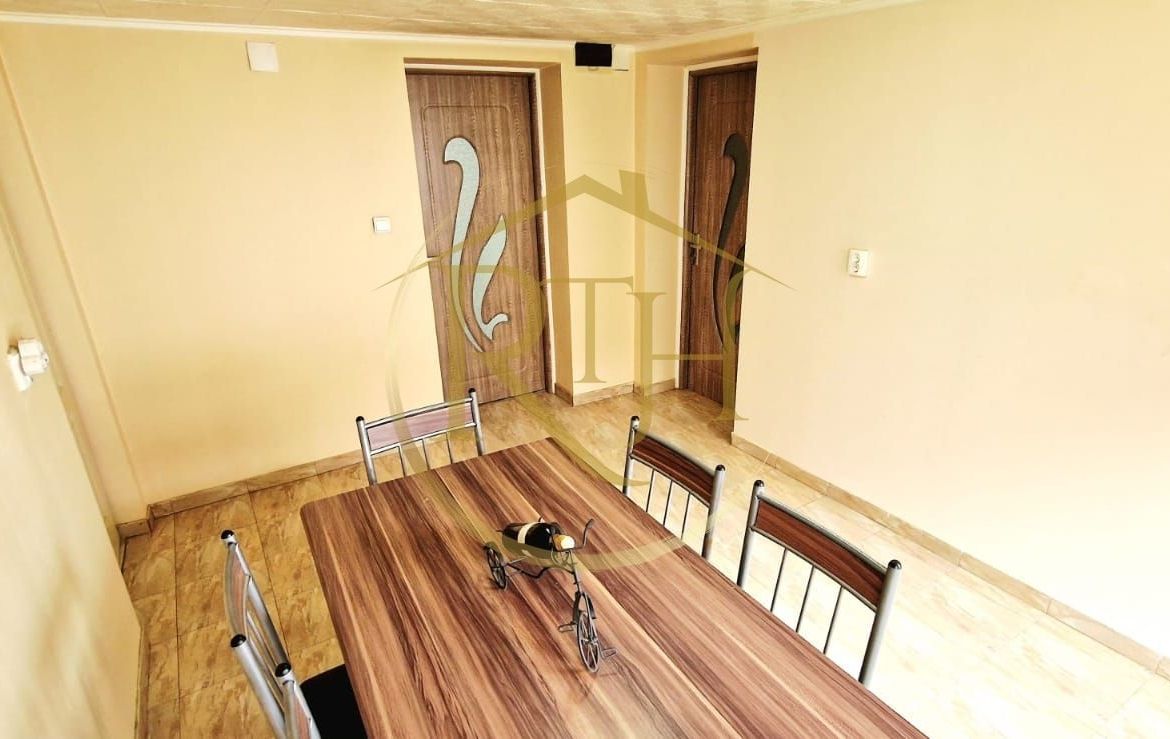 Vand casa recent renovata cu 900 mp curte si gradina in Carpinis