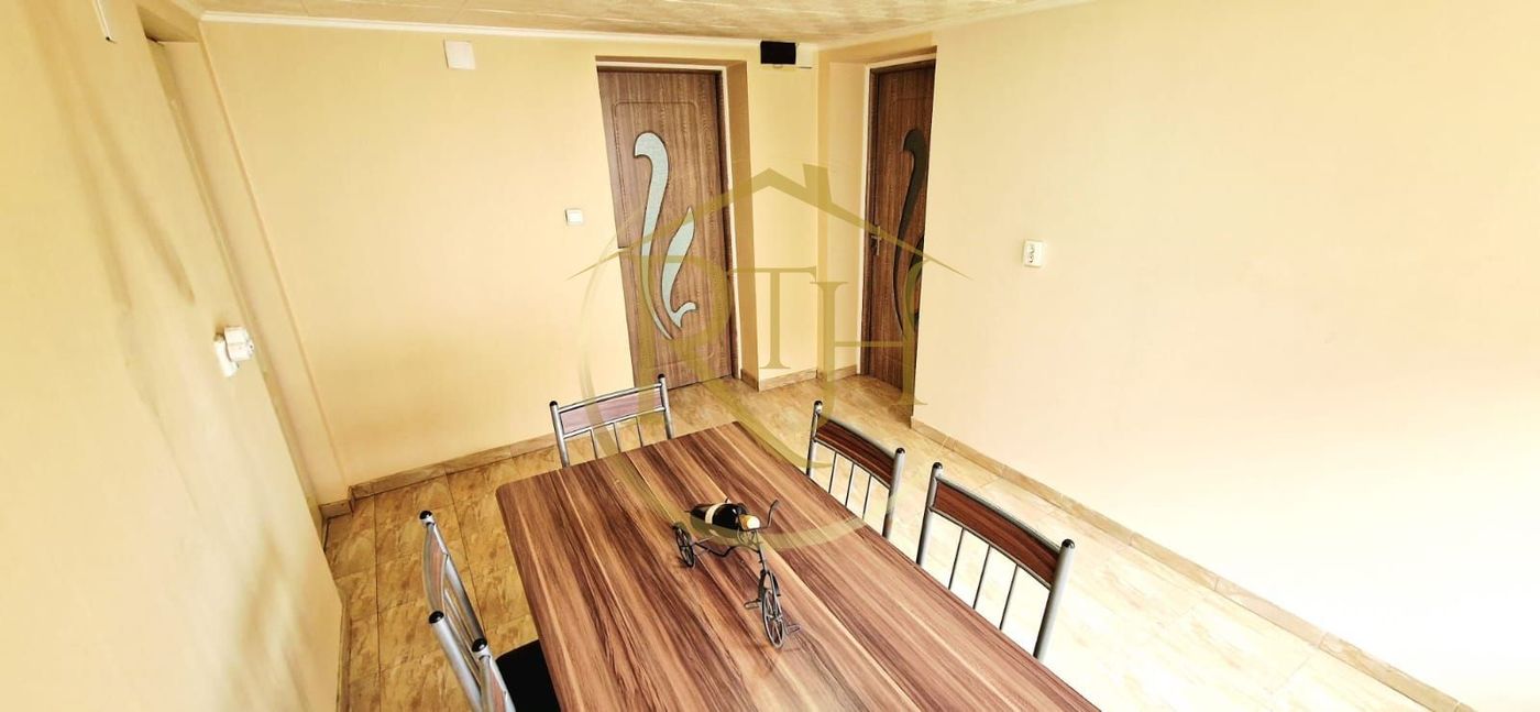 Vand casa recent renovata cu 900 mp curte si gradina in Carpinis