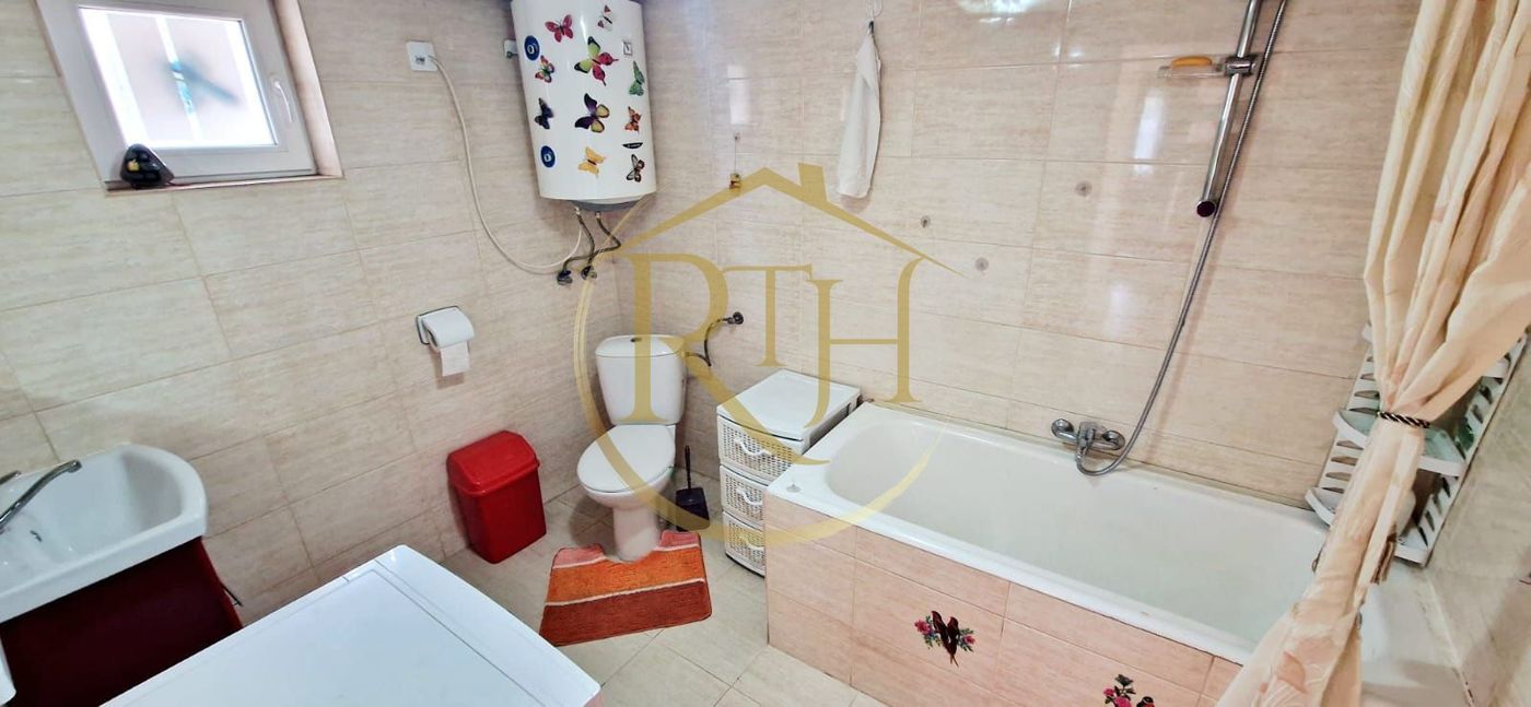 Vand casa recent renovata cu 900 mp curte si gradina in Carpinis