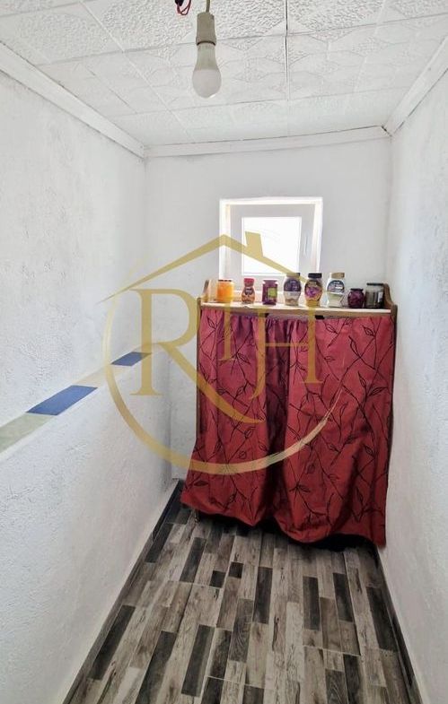 Vand casa recent renovata cu 900 mp curte si gradina in Carpinis