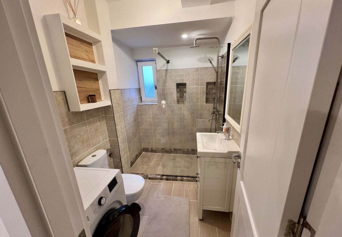 Apartament modern 54 mp utili 2 balcoane si parcare Calea Surii Mici