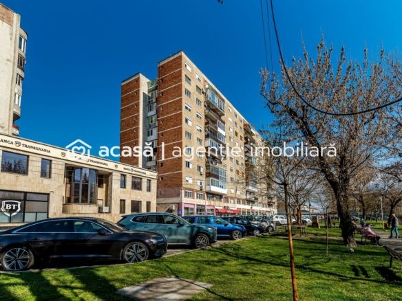 Apartament cu 3 camere în Podgoria Arad, vedere frumoasă, 2 balcoane