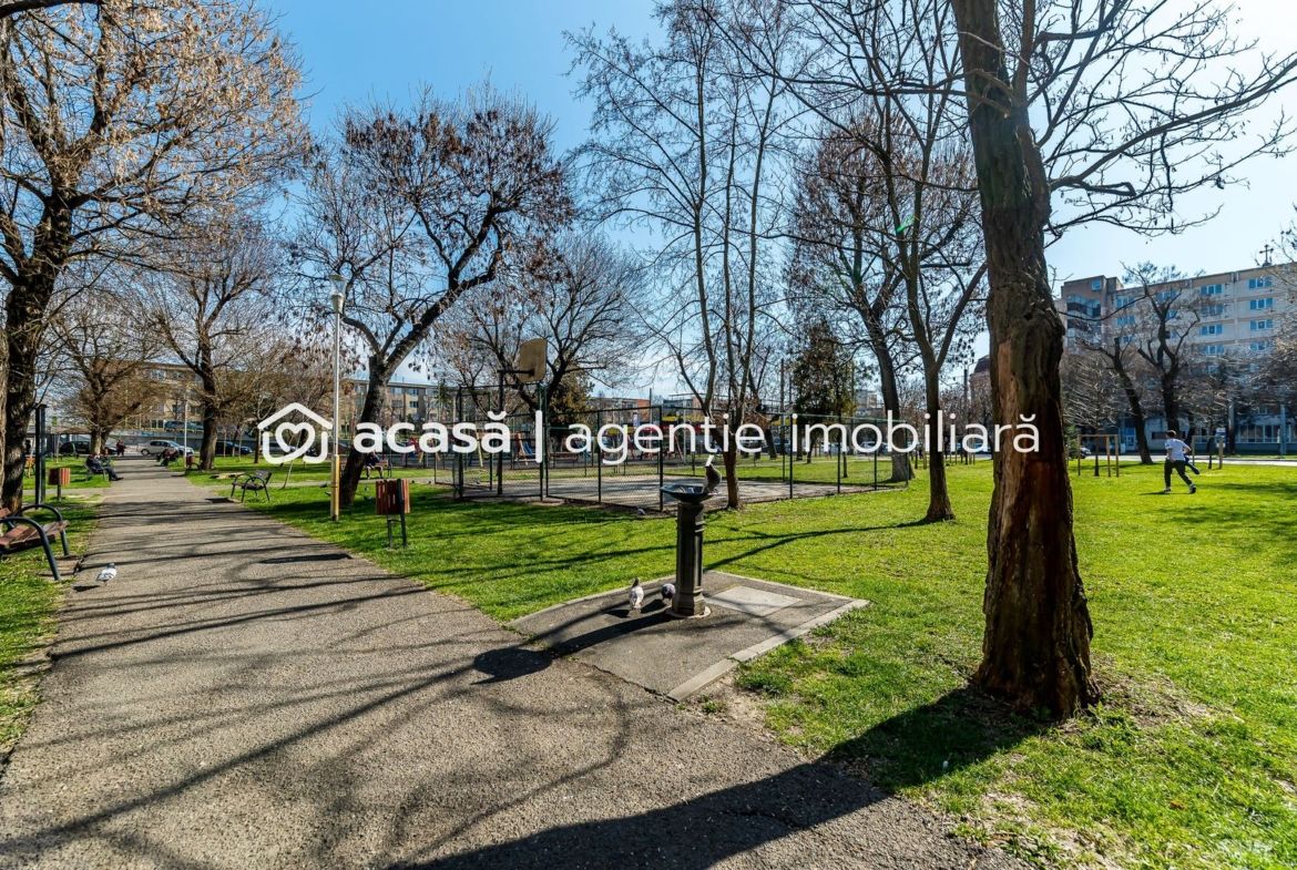 Apartament cu 3 camere în Podgoria Arad, vedere frumoasă, 2 balcoane