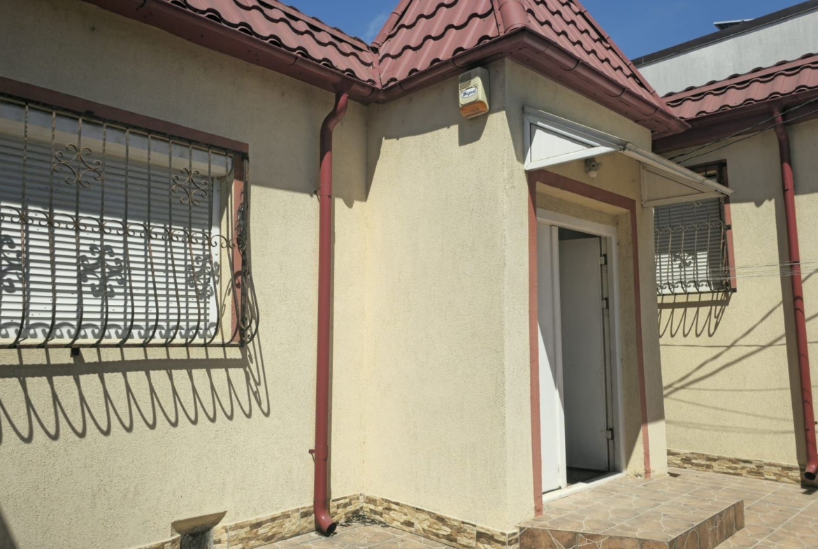 De vanzare casă individuală 3 camere  Str. Vultur, 109.000 euro
