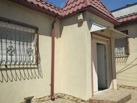 De vanzare casă individuală 3 camere  Str. Vultur, 109.000 euro