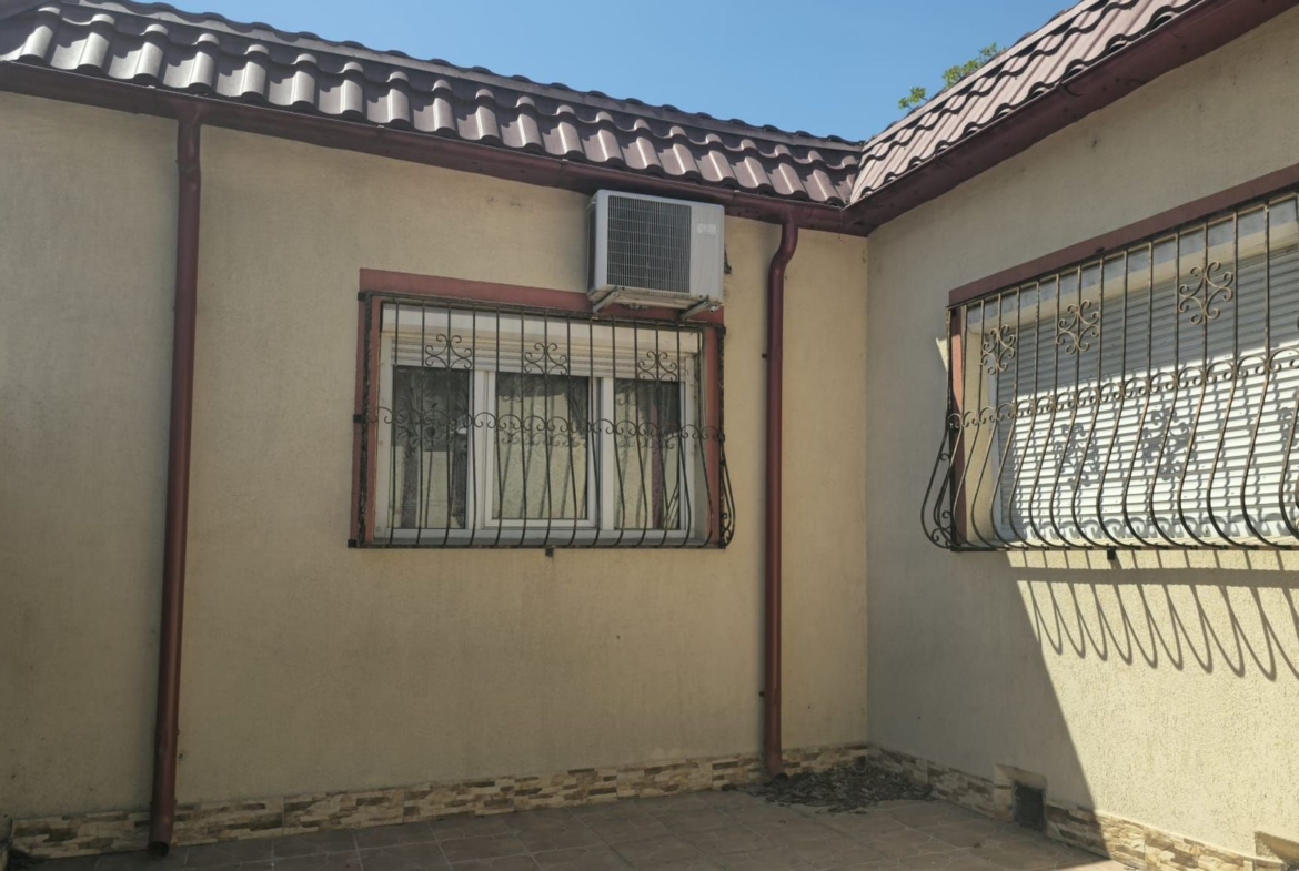 De vanzare casă individuală 3 camere  Str. Vultur, 109.000 euro