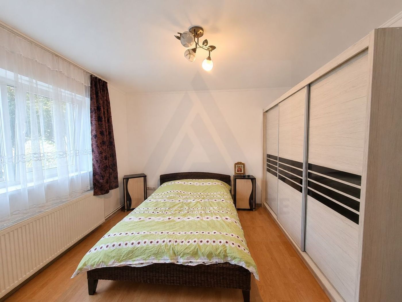 Casă cu 2 apartamente – 5 -camere -140 mp – Turnișor