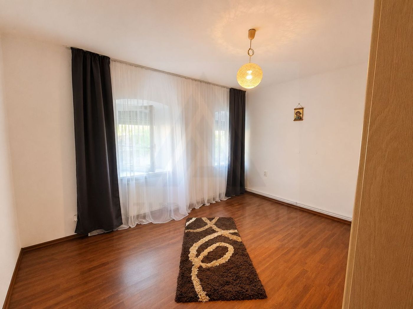 Casă cu 2 apartamente – 5 -camere -140 mp – Turnișor