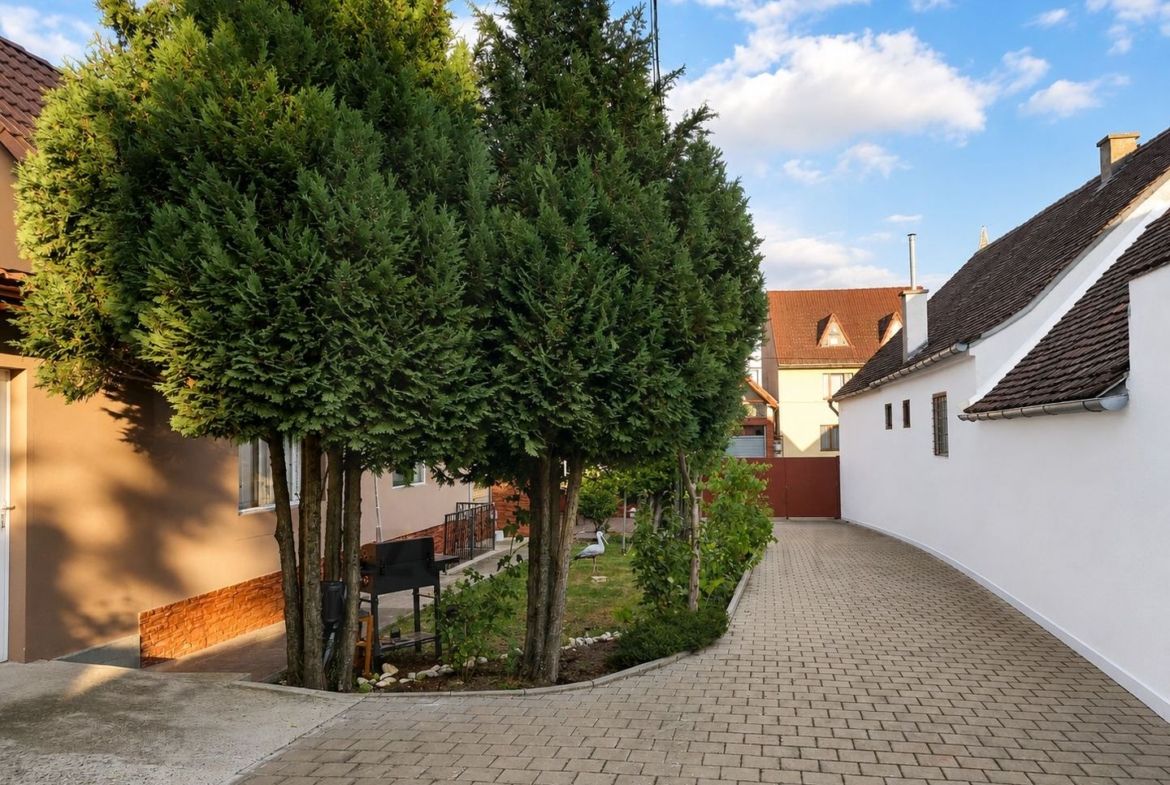 Casă cu 2 apartamente – 5 -camere -140 mp – Turnișor