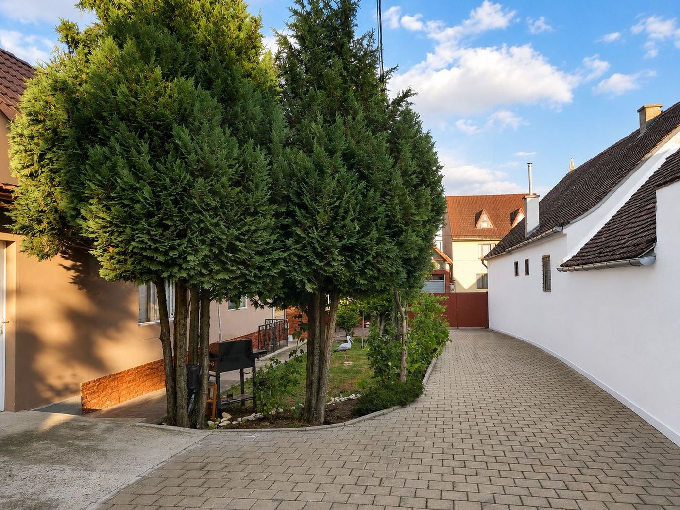 Casă cu 2 apartamente – 5 -camere -140 mp – Turnișor