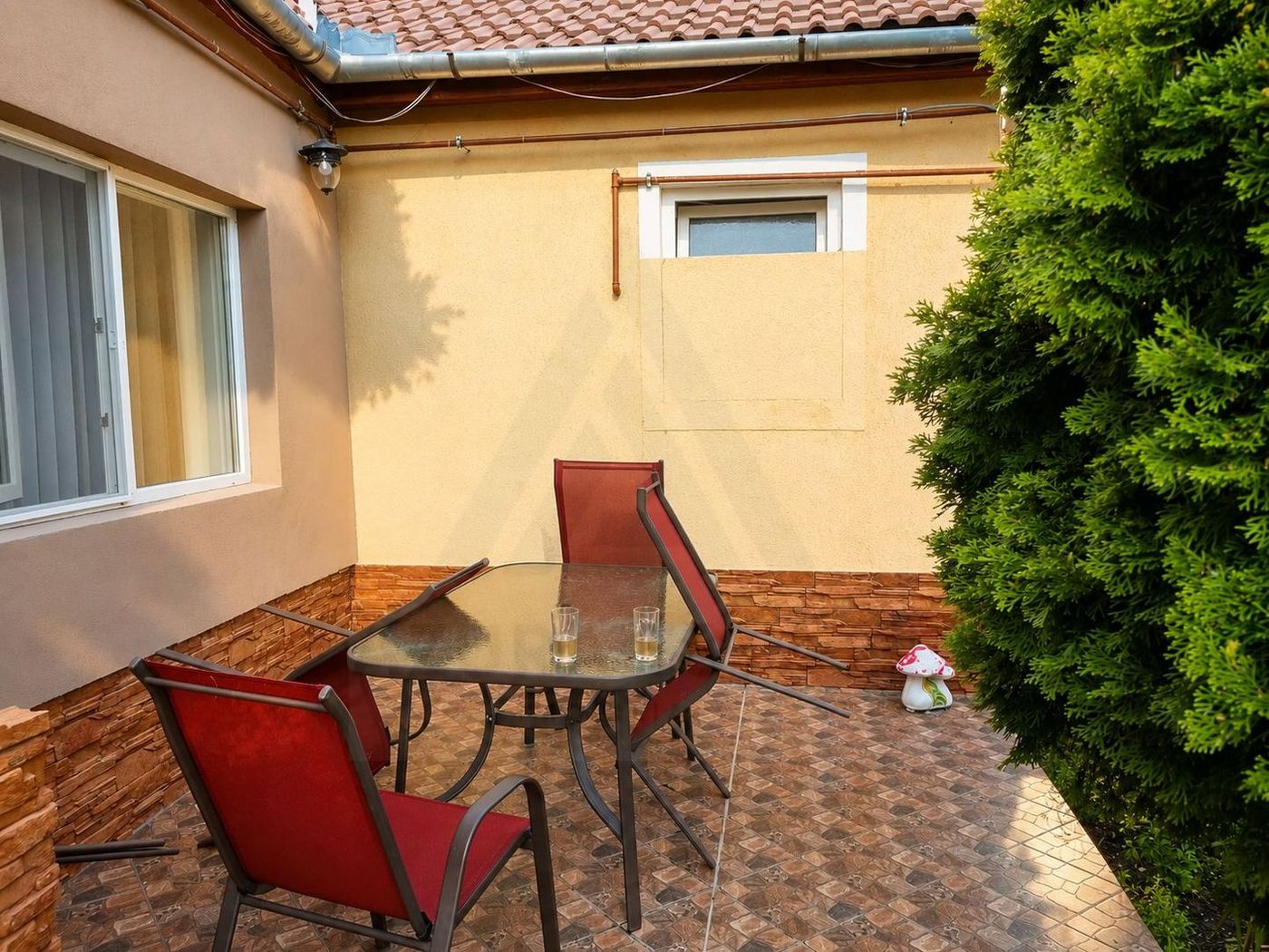 Casă cu 2 apartamente – 5 -camere -140 mp – Turnișor