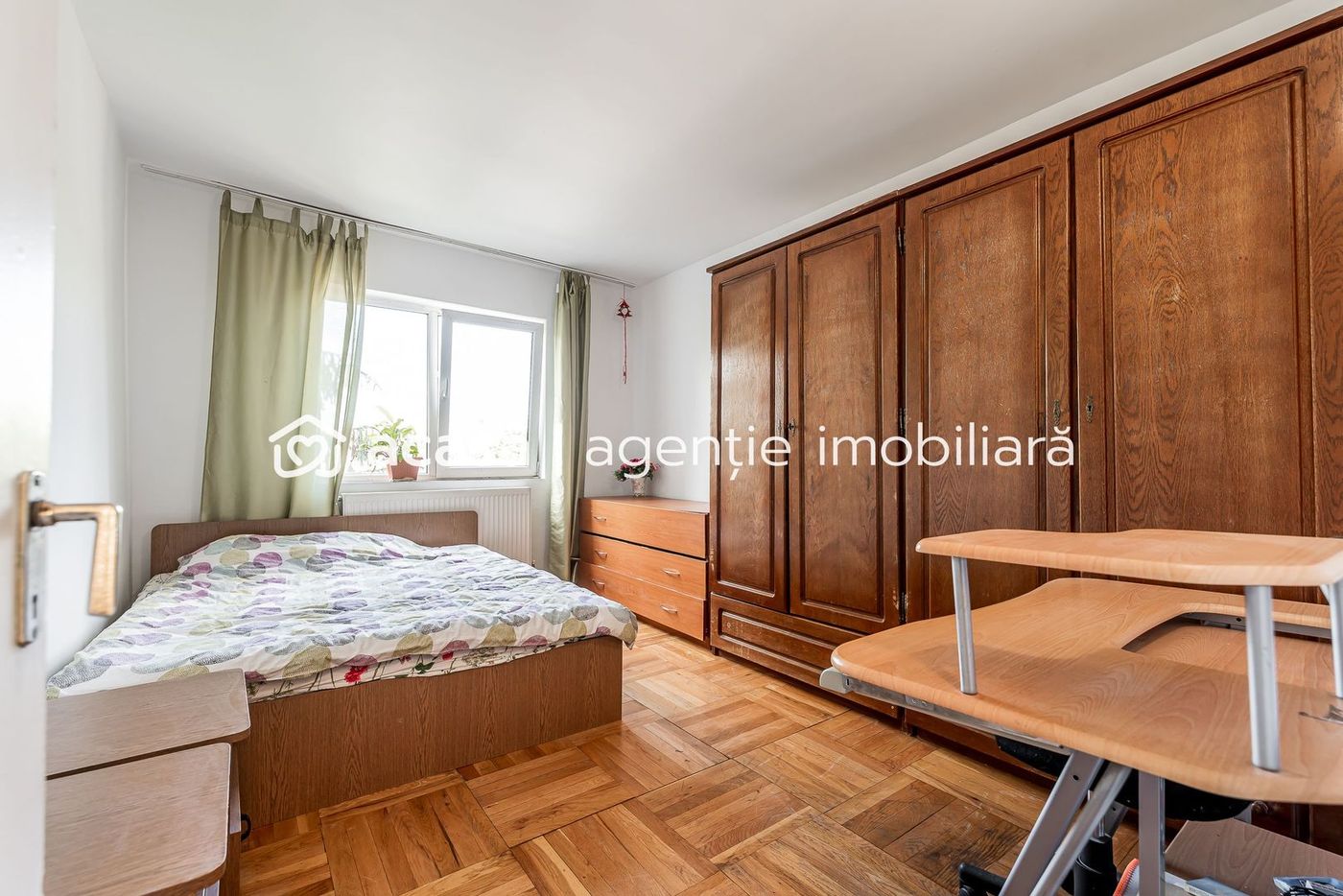 Apartament cu 3 camere, etaj 2 – Zona Vlaicu, Lebăda – COMISION 0
