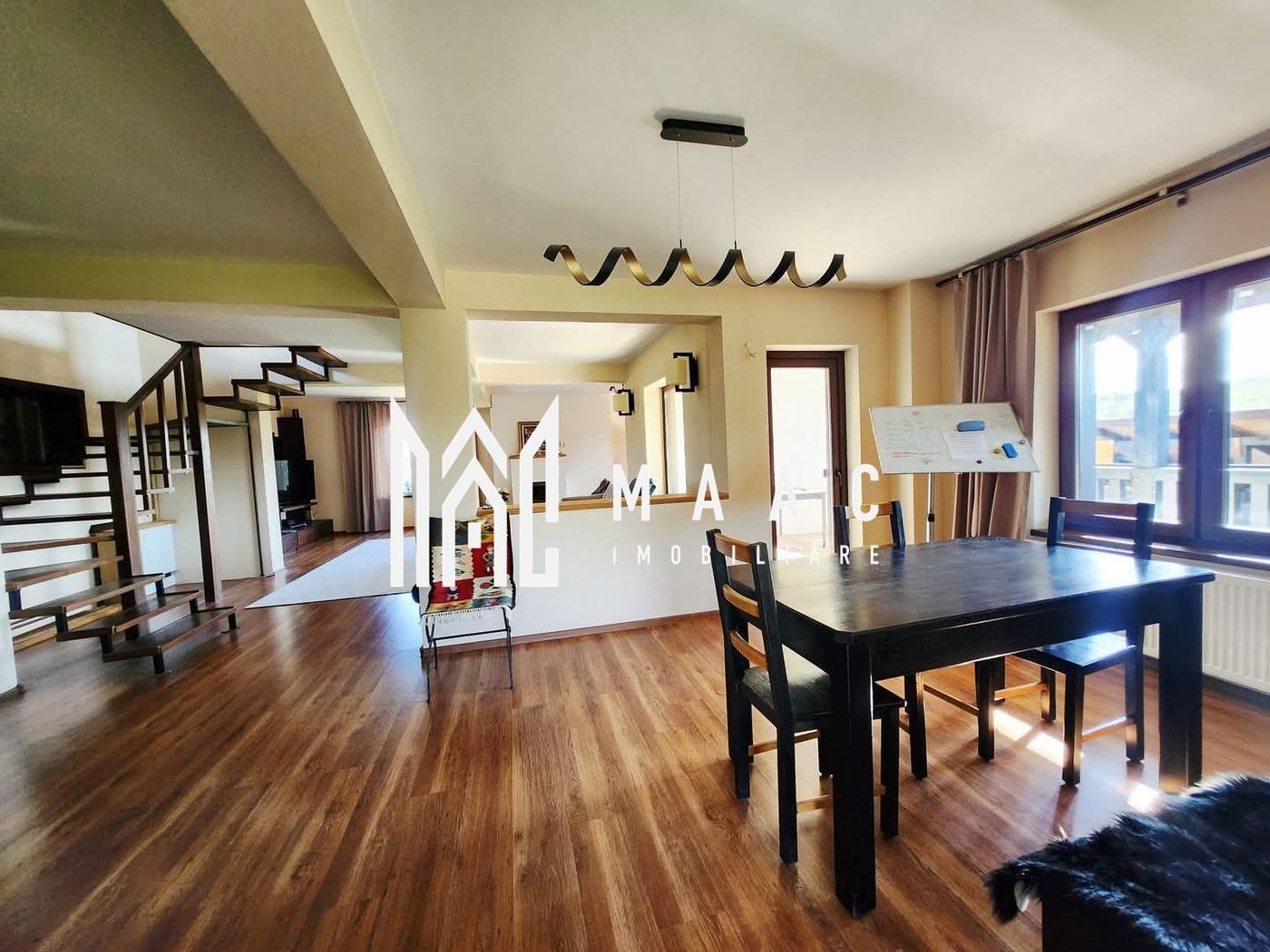 Vilă/Pensiune | 256 MPU | 7 camere | 2000 MP Teren | Tocile