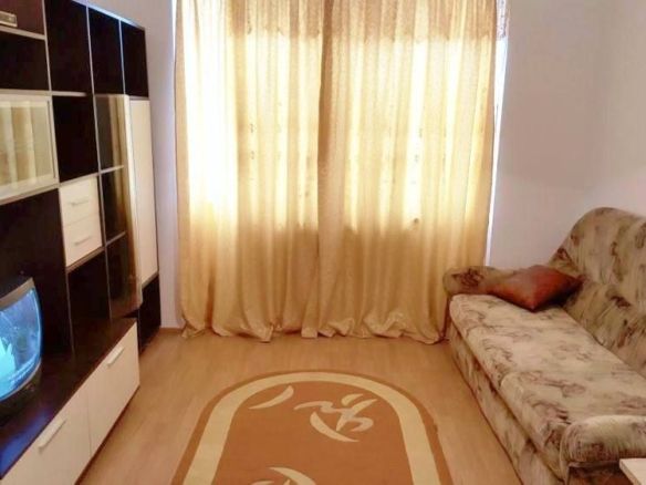 De vanzare garsoniera micro 40, et. 3/3, 27.000 euro