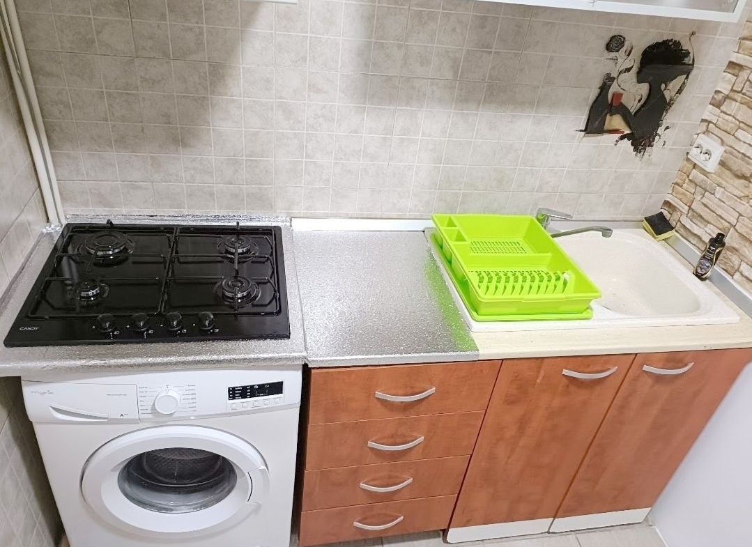 De vanzare garsoniera micro 40, et. 3/3, 27.000 euro