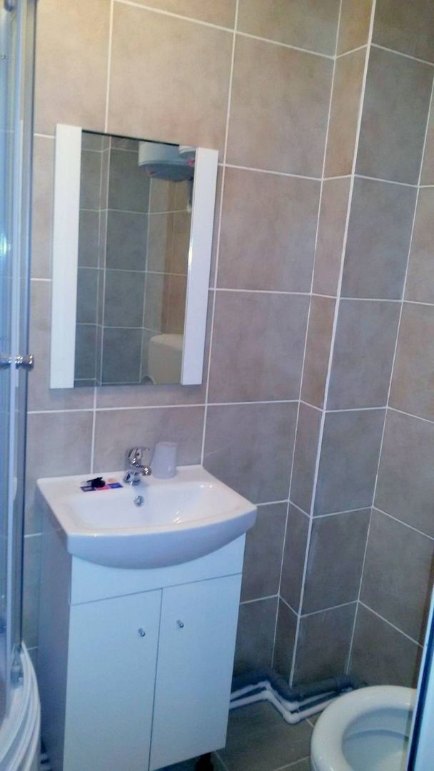 De vanzare garsoniera micro 40, et. 3/3, 27.000 euro