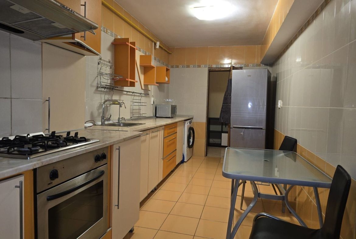 De inchiriat apartament cu 3 camere, Ultimul Leu, 600 Euro