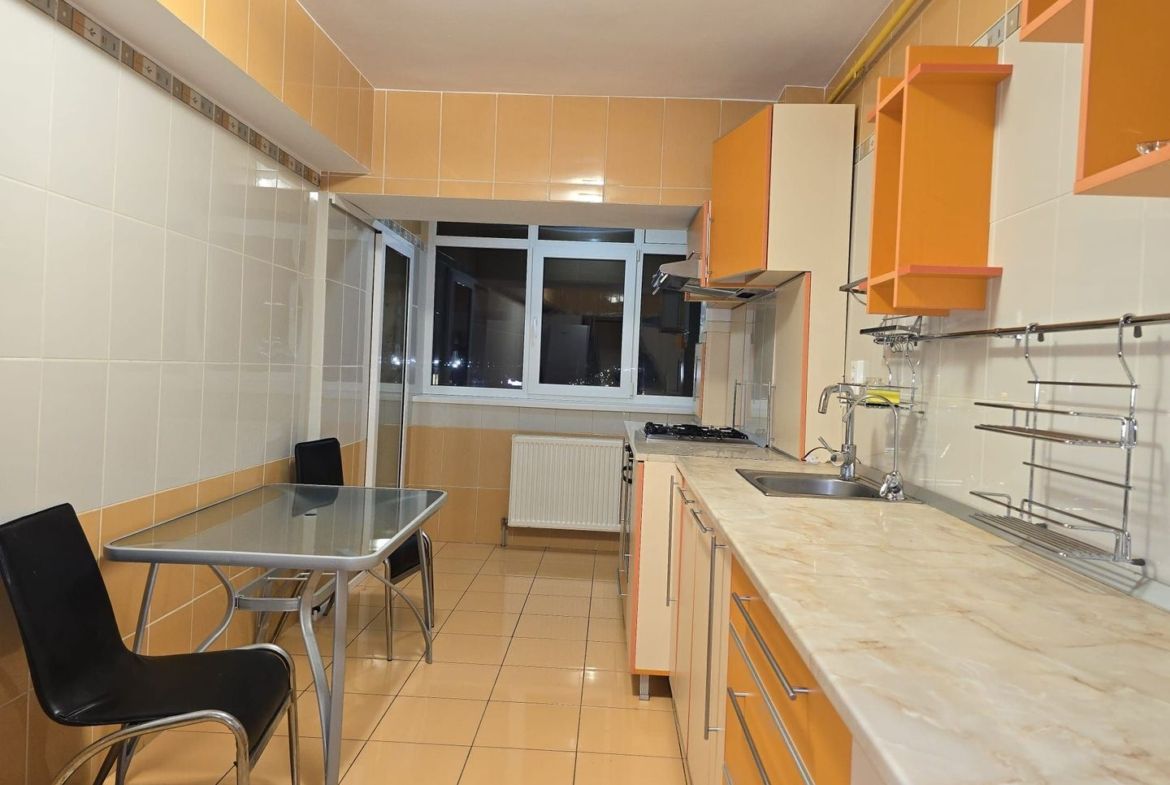 De inchiriat apartament cu 3 camere, Ultimul Leu, 600 Euro