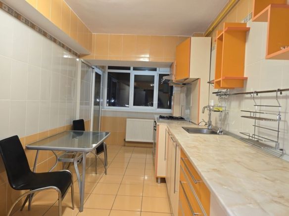 De inchiriat apartament cu 3 camere, Ultimul Leu, 600 Euro
