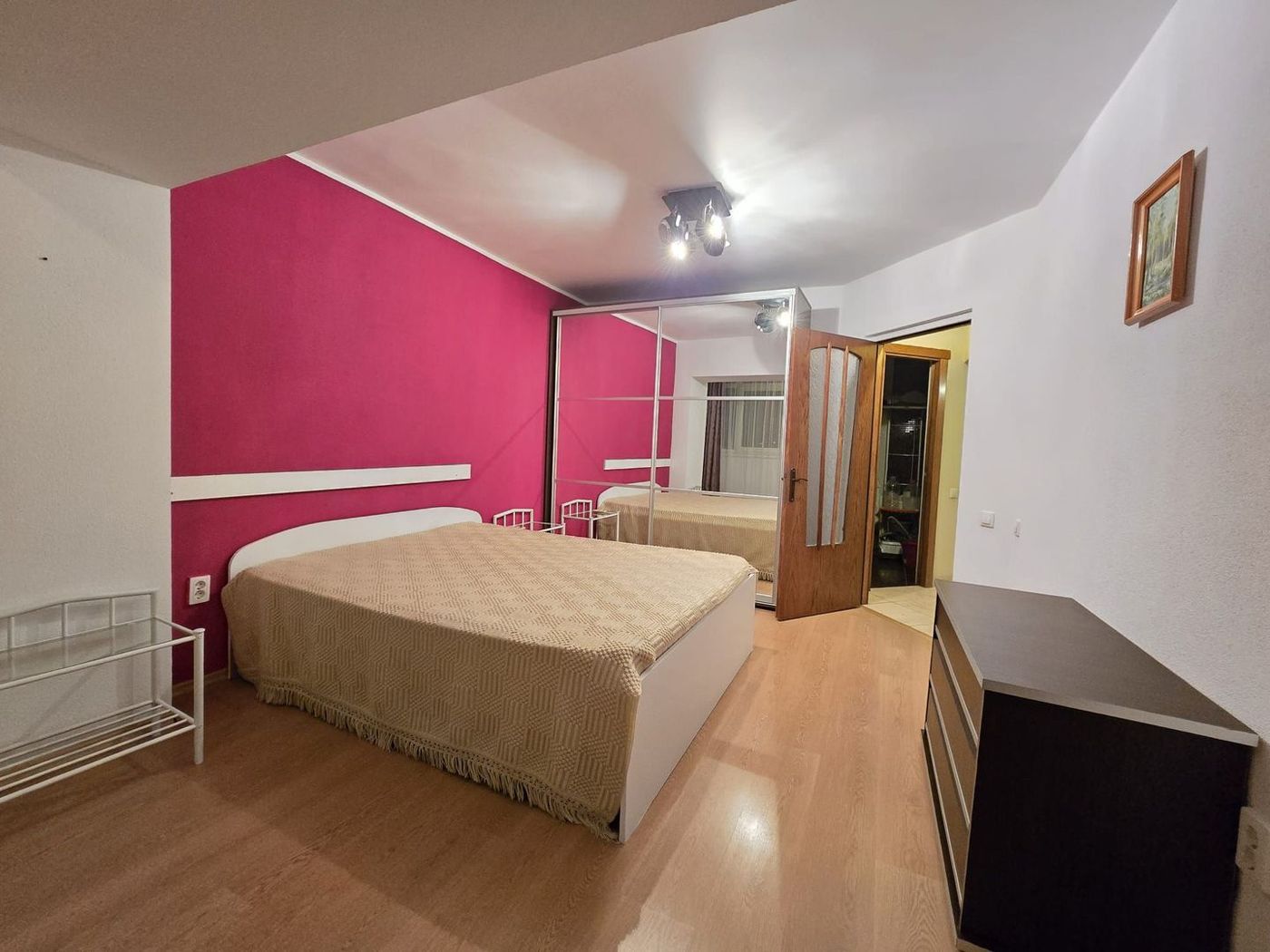 anBn-23925 De inchiriat apartament cu 3 camere, Ultimul Leu, 600 Euro