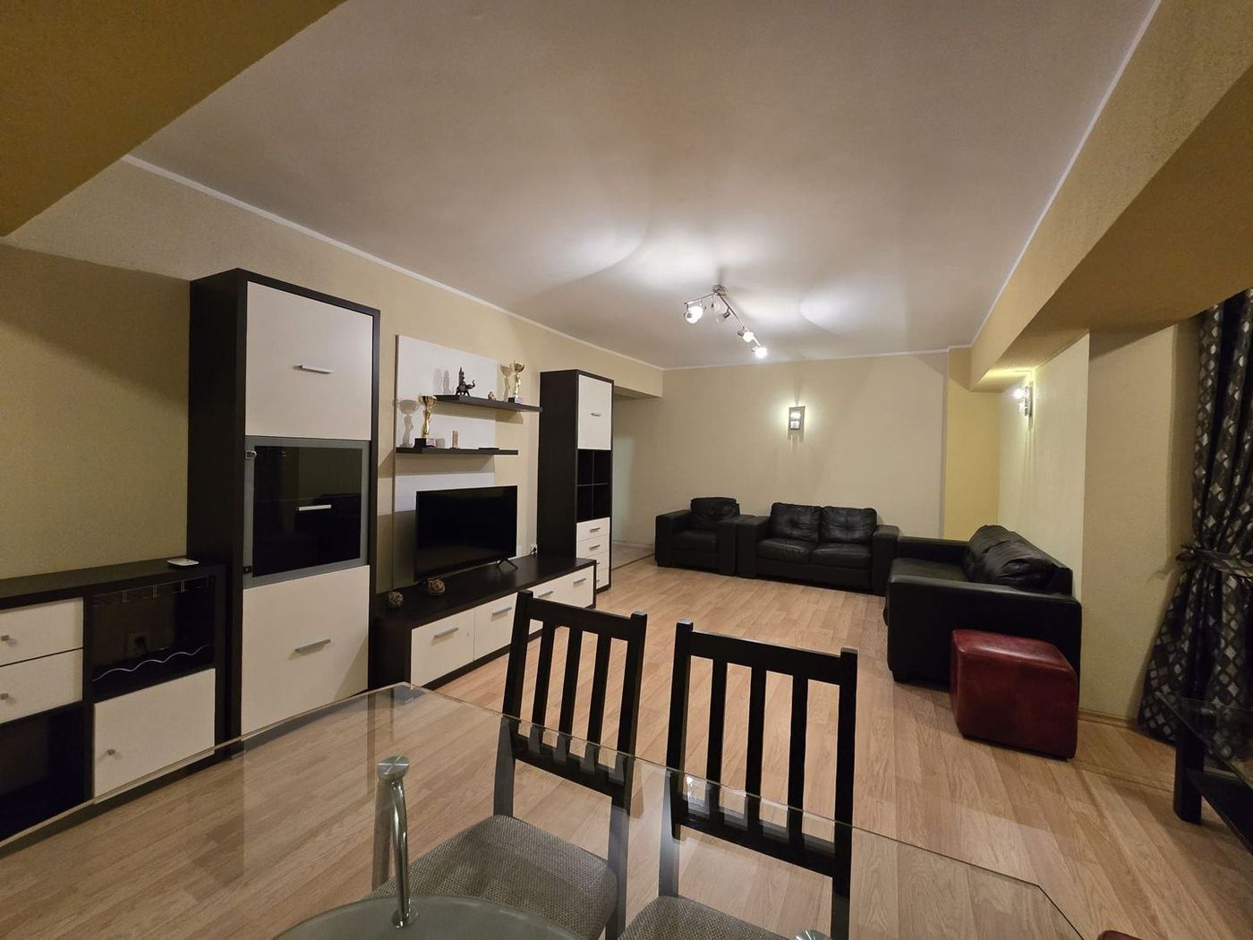 anBn-23928 De inchiriat apartament cu 3 camere, Ultimul Leu, 600 Euro