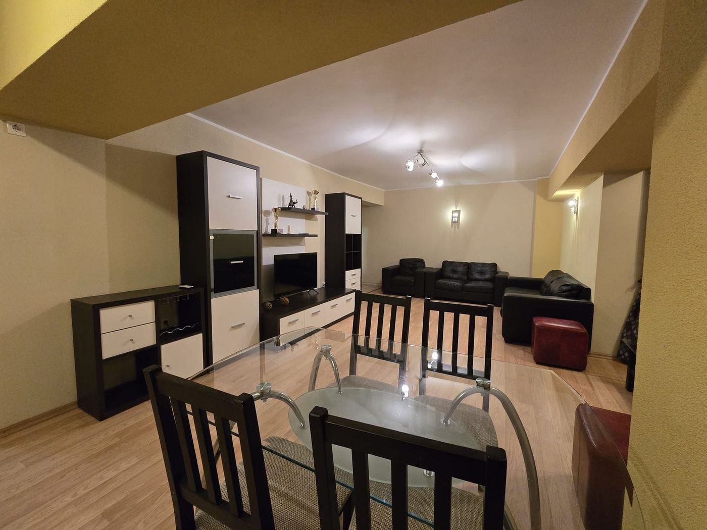 anBn-23931 De inchiriat apartament cu 3 camere, Ultimul Leu, 600 Euro