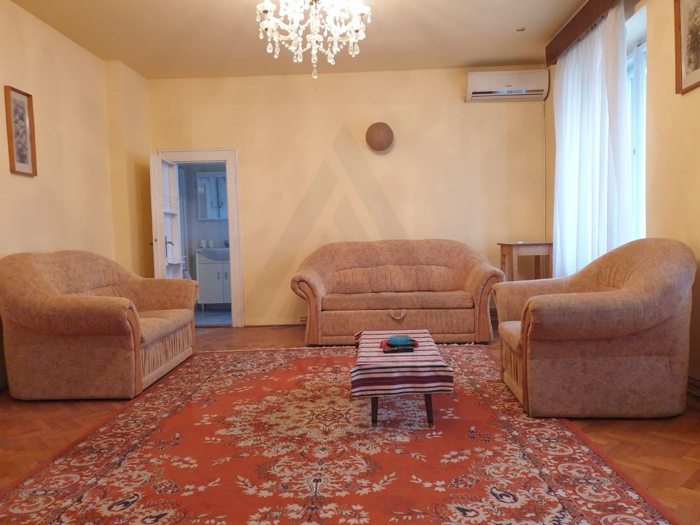Apartament 4 camere 110 mp utili cu teren aferent si 2 bai Central
