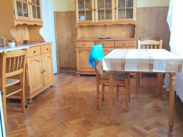 Apartament 4 camere 110 mp utili cu teren aferent si 2 bai Central