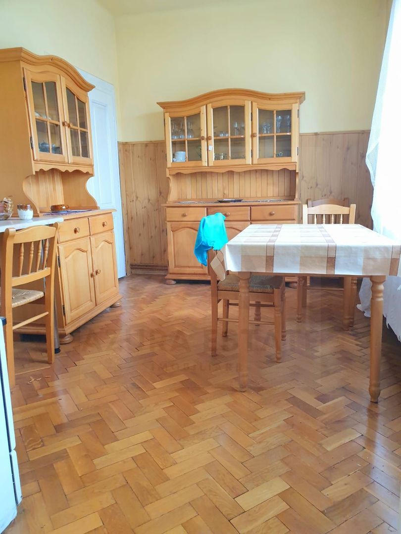Apartament 4 camere 110 mp utili cu teren aferent si 2 bai Central