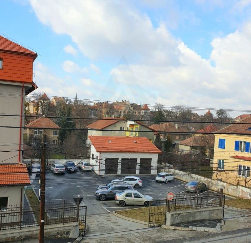 Apartament 4 camere 110 mp utili cu teren aferent si 2 bai Central