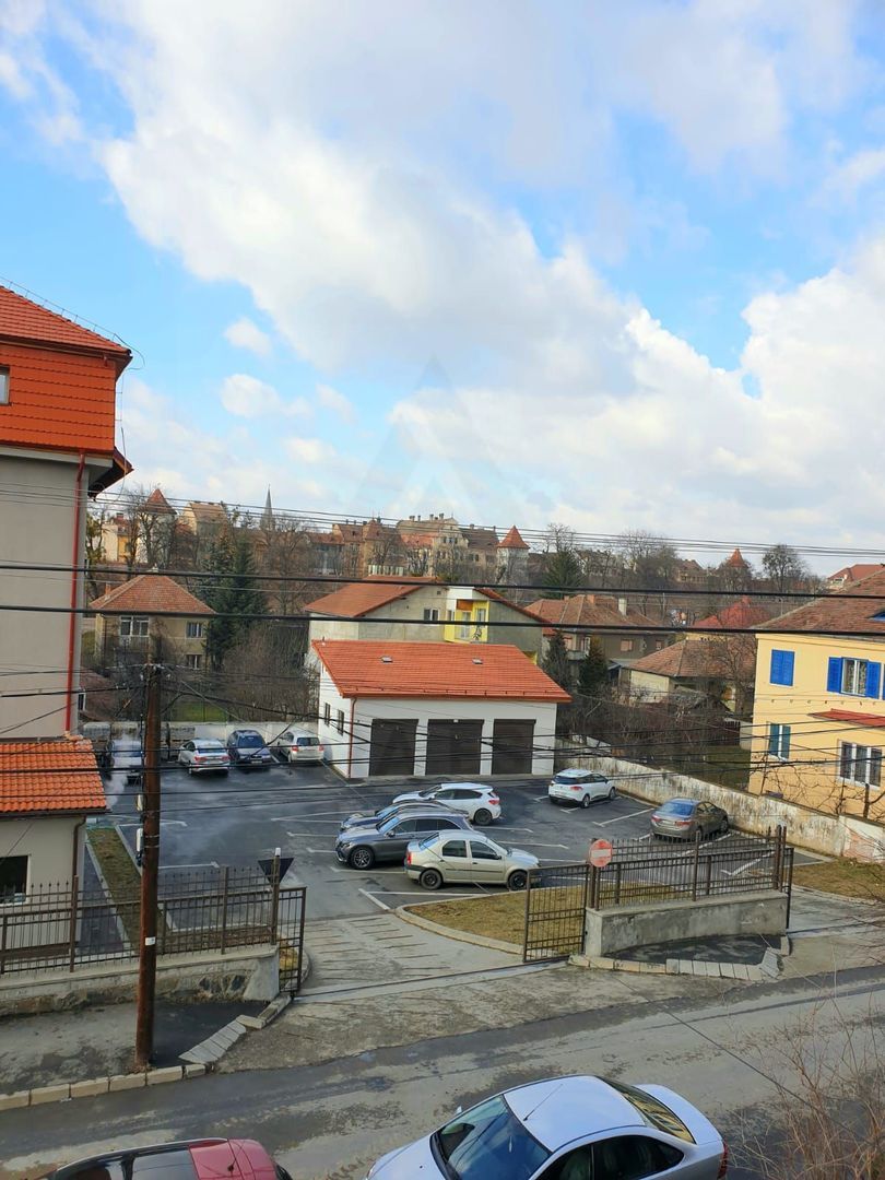 Apartament 4 camere 110 mp utili cu teren aferent si 2 bai Central