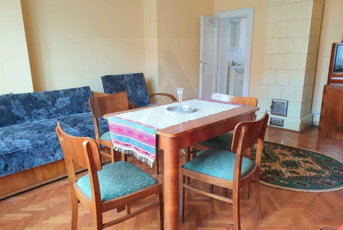 Apartament 4 camere 110 mp utili cu teren aferent si 2 bai Central