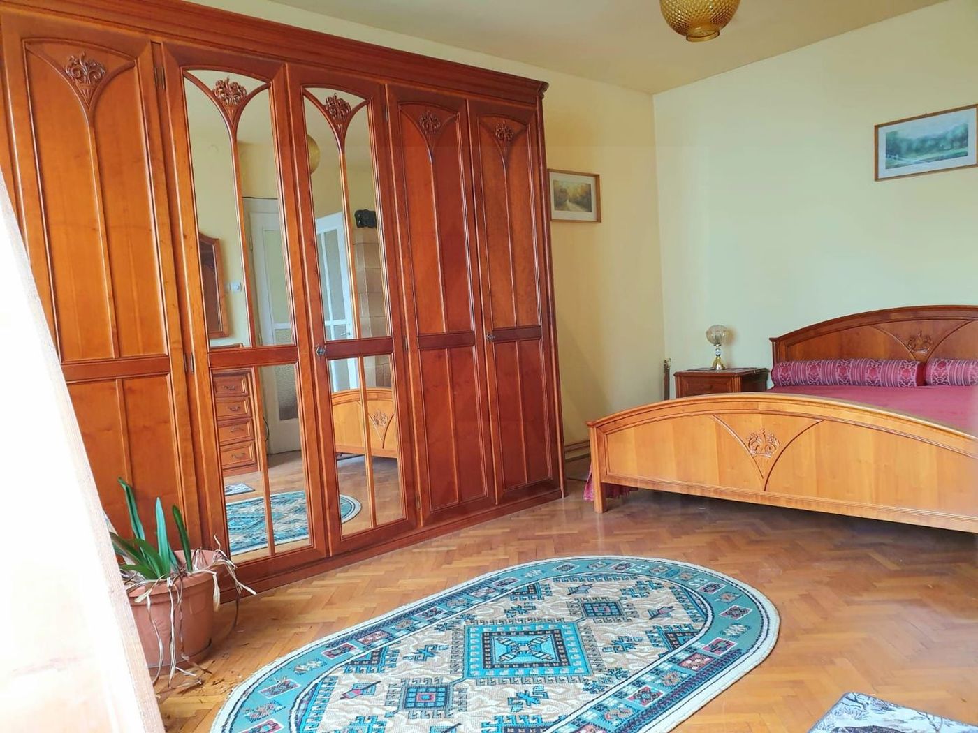 Apartament 4 camere 110 mp utili cu teren aferent si 2 bai Central