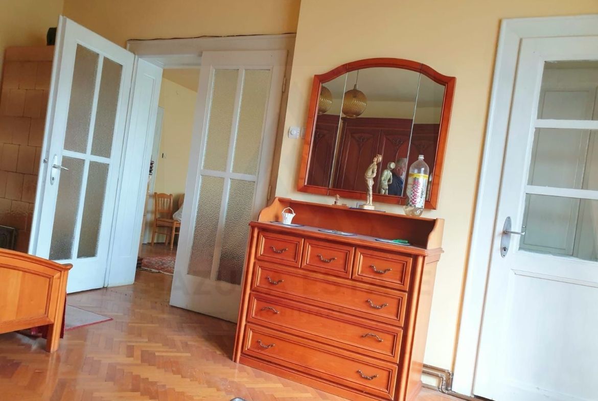 Apartament 4 camere 110 mp utili cu teren aferent si 2 bai Central