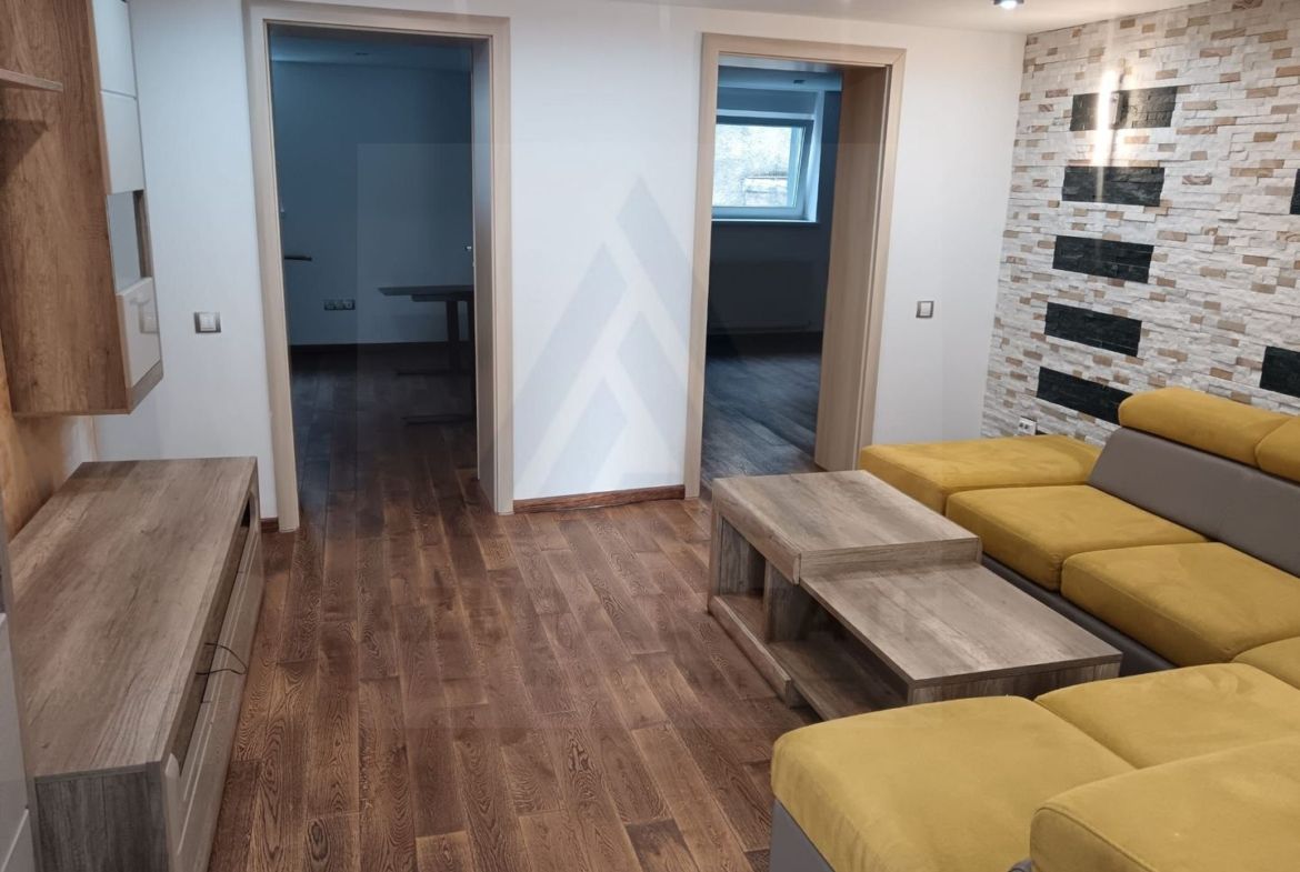 Casa individuala cu 6 camere garaj 22 mp si 650 mp teren in Piata Cluj