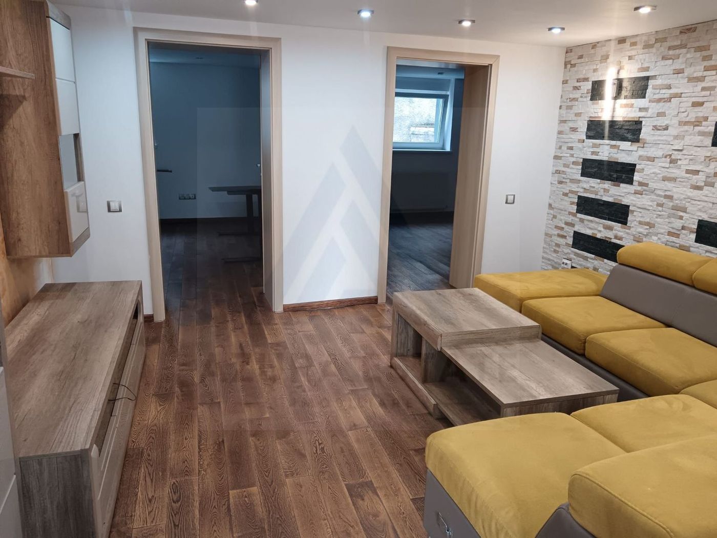 Casa individuala cu 6 camere garaj 22 mp si 650 mp teren in Piata Cluj